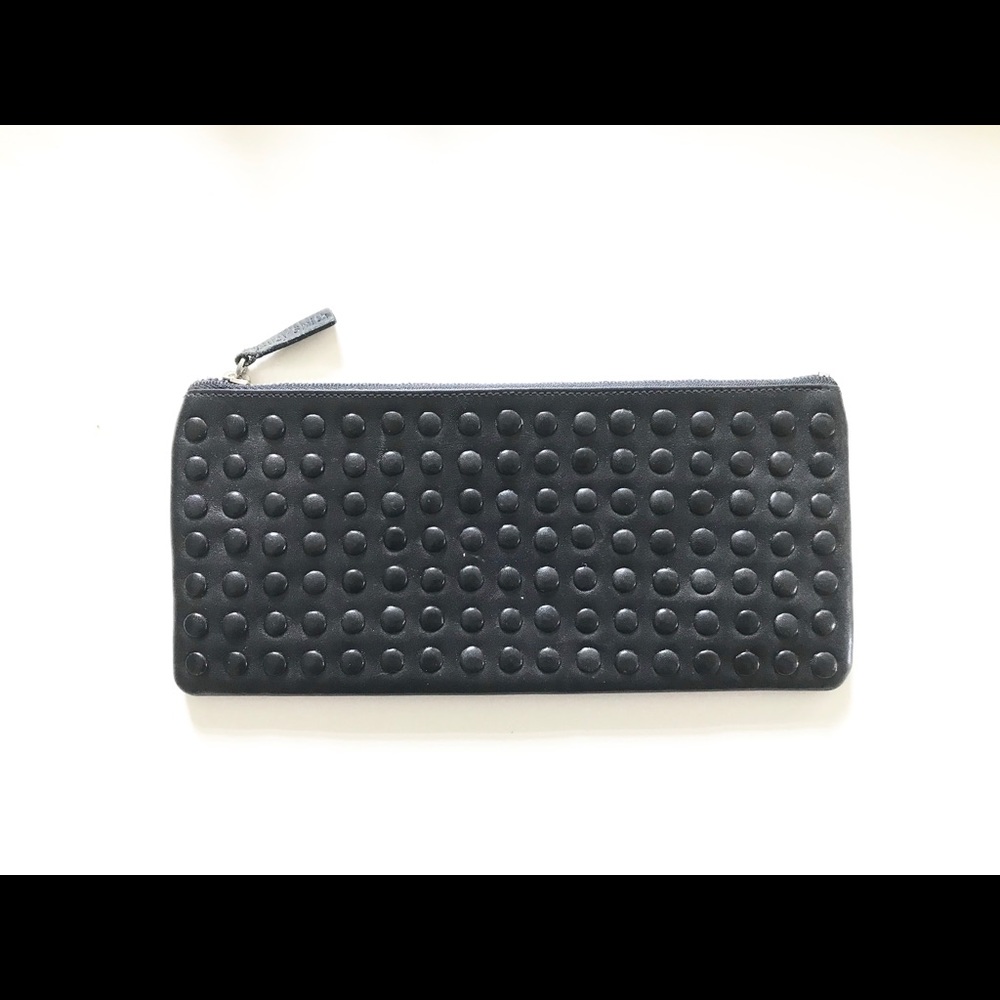 Suzy Smith Black leather flat envelope bag.